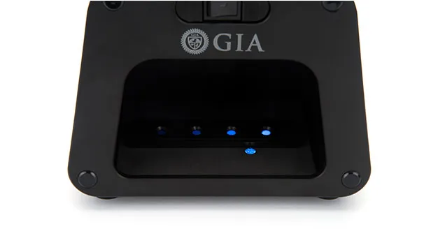 Diamond fluorescence test under UV light — ترجمه اختصاصی از GIA توسط نگین یاب